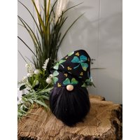 Glücklicher Kleeblatt-Zwerg, Frühlings-Zwerg, Kobold-Zwerg, St. Patricks Day Abgestuftes Tablett-Dekor, Mantel-Dekor, Plüsch-Zwerg Glücklicher Kleeblatt-Zwerg, Frühlings-Zwerg, Kobold-Zwerg, St. Patricks Day Abgestuftes Tablett-Dekor, Mantel-Dekor, Plüsch-Zwerg von CuteCraftCreationsCA