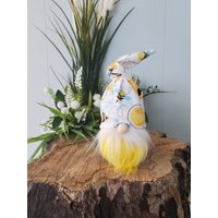 Meine Honigbiene Gnom, Frühling Bienen Sommer Tiered Tablett Küchendekoration, Dekor, Honig Meine Honigbiene Gnom, Frühling Bienen Sommer Tiered Tablett Küchendekoration, Dekor, Honig von CuteCraftCreationsCA