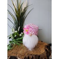 Rosa Frühlingszwerg, Karierter Blumenzwerg, Sommerzwerg, Bauernhauszwergtablett, Manteldekor, Tiertablett von CuteCraftCreationsCA