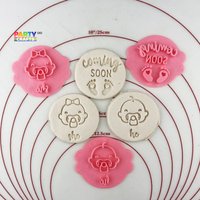 Baby Shower Kekse Stempel Einladung/Gastgeschenk| He Oder Sie Cookie Fondant Embosser | Neue Babyplätzchen von CutterAndStampFun