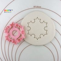 Schneeflocke Ausstecher | Weihnachtskeksschneider Im Weihnachtsmotiv von CutterAndStampFun