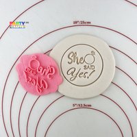 Sie Sagte Ja Keks Fondant Prägung Stempel | Hat Ja Gesagt Mit Ringstempel Braut Keksstempel Junggesellinnenstempel von CutterAndStampFun