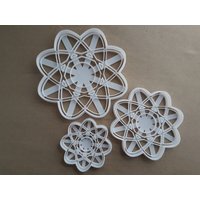 Atomaren Wirbel Symbol Atom Element Form Cookie Cutter Teig Keks Gebäck Fondant Stempel Schablone Scharfe Wissenschaft Mathematik Labor von CutterCraftUK