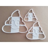 Emoji Poo Gesicht Lächeln Form Cookie Cutter Teig Keks Gebäck Fondant Stempel Schablone Scharfe Emoticon Lustige Symbol Glücklich Emoji Poo Gesicht Lächeln Form Cookie Cutter Teig Keks Gebäck Fondant Stempel Schablone Scharfe Emoticon Lustige Symbol Glücklich von CutterCraftUK