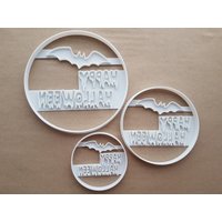 Happy Halloween Fledermaus Gruselige Form Cookie Cutter Teig Keks Gebäck Fondant Scharfe Schablone Beängstigend Happy Halloween Fledermaus Gruselige Form Cookie Cutter Teig Keks Gebäck Fondant Scharfe Schablone Beängstigend von CutterCraftUK