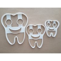 Lächeln Zahn Glücklich Zähne Form Cookie Cutter Teig Keks Gebäck Fondant Scharfe Schablone Zahnarzt Niedlich Lächeln Zahn Glücklich Zähne Form Cookie Cutter Teig Keks Gebäck Fondant Scharfe Schablone Zahnarzt Niedlich von CutterCraftUK
