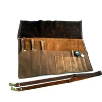 Küchenmesserrolle Aus Leder Mit Schultergurt von CyclonaDesigns