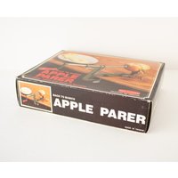 Apfel Parer Peels Scheiben Kerne Zurück Zu Basics in Original Box Vintage Küche von CynthiasAttic