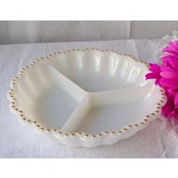 Vintage Milchglas Geteilte Servierplatte Gold Dot Trim von CynthiasAttic
