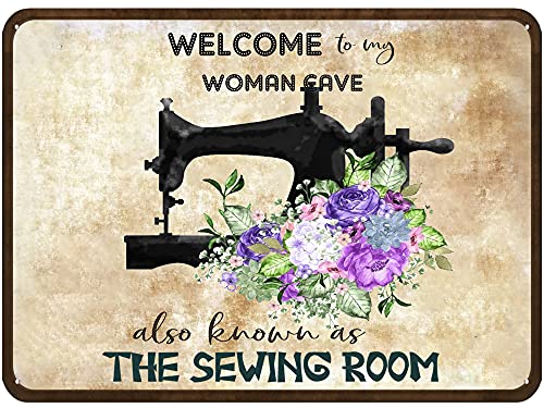 DAIERCY Blechschild mit Aufschrift "Welcome to My Woman Cave Also known As The Sewing Room", lustiges Blechschild, Blumen-Nähmaschine, Heimdekoration, Bastelraum, Wandkunst, Nähzitat, Schild für von DAIERCY