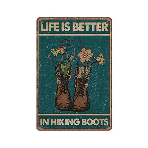 DAIERCY Lustiges Vintage-Schild "Life Is Better In Hiking Boots Wandern Camping Berg Abenteuer" Metall-Blechschilder für Küche Garten Garage Badezimmer Wanddekoration 140 x 200 mm von DAIERCY