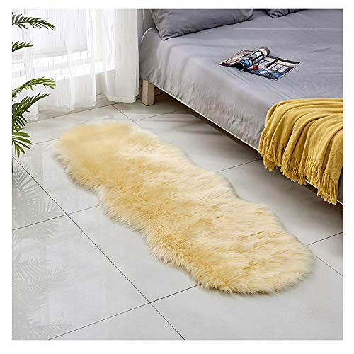 DAIHAN Faux Lammfell Schaffell Teppich, Flauschiger Kunstfell in Super weich Lammfellimitat Teppich Longhair Fell für Schlafzimmer, Sofa, Dekoration Hellgelb 60 * 180cm von DAIHAN