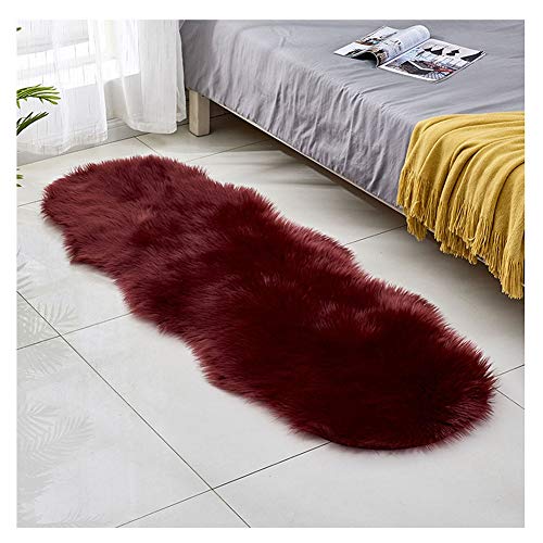 DAIHAN Faux Lammfell Schaffell Teppich, Flauschiger Kunstfell in Super weich Lammfellimitat Teppich Longhair Fell für Schlafzimmer, Sofa, Dekoration Weinrot 60 * 180cm von DAIHAN