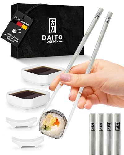 DAITO DESIGN Essstäbchen spülmaschinenfest [Lotus-Holz]. Essstäbchen Set aus Essstäbchen, Sojasauce Schälchen & Ablage. Federleichte Stäbchen zum essen mit Sushi Kochbuch in Geschenkverpackung. von DAITO DESIGN