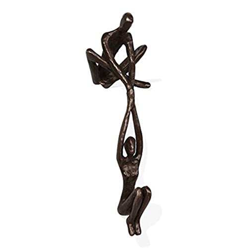 DANYA B. Man Lifting Woman from Ledge Bronze-Skulptur von DANYA B
