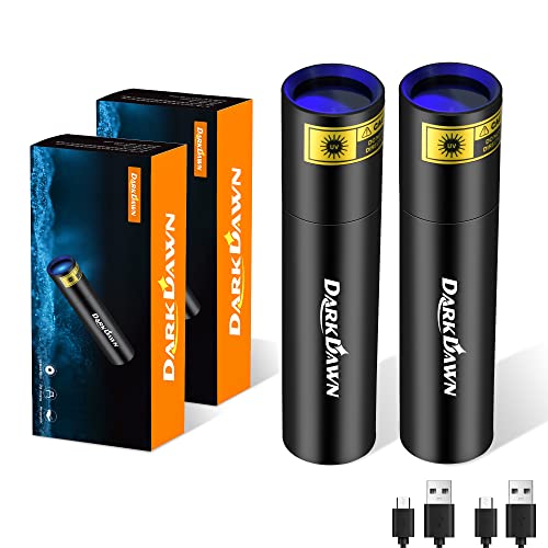 DARKDAWN UV Taschenlampe 365nm Licht, Schwarzlicht Mini USB Wiederaufladbar, Woodsche Lampe Tragbare LED Ultraviolett 370nm Haustier Urin Detektor, Flecken, Geld, Bernstein, Leck-Detektion, 2 Packung DARKDAWN UV Taschenlampe 365nm Licht, Schwarzlicht Mini USB Wiederaufladbar, Woodsche Lampe Tragbare LED Ultraviolett 370nm Haustier Urin Detektor, Flecken, Geld, Bernstein, Leck-Detektion, 2 Packung von DARKDAWN