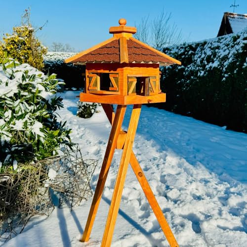 DARLUX Vogelfutterhaus XL Sechseck Vogelhaus aus Holz und Bitumschindel Dach Futterstelle mit und ohne Ständer (XL mit Ständer, Rot - Braun) von DARLUX