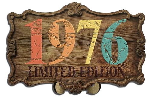 DARO Design - 48 Geburtstag Frauen & Männer - Originelle Geldgeschenke Geburtstag 48 Wandbild und Ständer - Holz-Schild Gästebuch - Geschenke zum 48. Geburtstag Mann Frau Deko - Geburtsjahr 1976 von DARO Design
