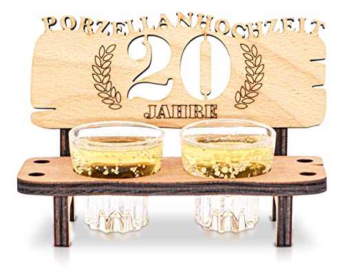 DARO Design - Schnapsbank 20. Hochzeitstag Porzellanhochzeit Geschenk Deko für Paare Männer Frauen aus Holz mit Gläsern von DARO Design