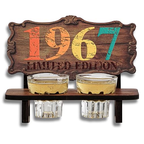 DARO Design - Schnapsbank Jahreszahl Geschenk zum 58. Geburtstag, Limited Edition Jahrgang 1967, Geburtstagsgeschenk Deko Vintage Retro Look lustige Geldgeschenke mit 2 Schnapsgläser, Geburtstagsdeko DARO Design - Schnapsbank Jahreszahl Geschenk zum 58. Geburtstag, Limited Edition Jahrgang 1967, Geburtstagsgeschenk Deko Vintage Retro Look lustige Geldgeschenke mit 2 Schnapsgläser, Geburtstagsdeko von DARO Design