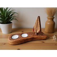 Handcrafted Oak Tree Tealight Stand | Rustic Sheesham Candle Base Wood Decor Piece For Cozy Spaces Natural Art Accent Warm Ambience von DASZWEITWERK