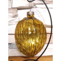 Vintage Riesige Goldene Glas Weihnachtsverzierung Nuss Spielzeug Dekor von DDGstr