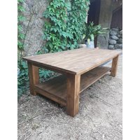 Couchtisch Aus Kiefer Oder Tanne, Tisch Im Rustikalen Stil, Handgefertigter Wohnzimmertisch, Massivholztisch, Niedriger Wohnzimmertisch von DEBELLOTA