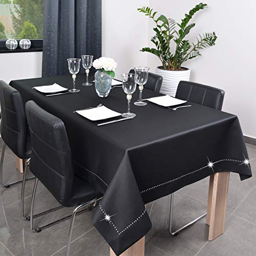 DECOOR - schmutzabweisende Tischdecke, 140 x 200 cm, Schwarz, veredelt mit Einer eleganten 7 cm Langen Rückseite, aus Satingewebe 190g/m², 100% Polyester, hergestellt in EU DECOOR - schmutzabweisende Tischdecke, 140 x 200 cm, Schwarz, veredelt mit Einer eleganten 7 cm Langen Rückseite, aus Satingewebe 190g/m², 100% Polyester, hergestellt in EU von DECOOR