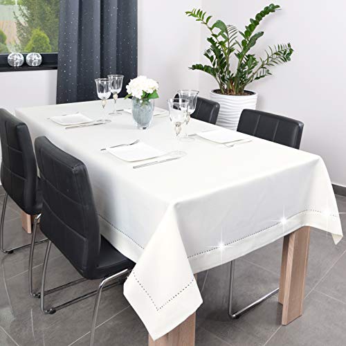 DECOOR - schmutzabweisende Tischdecke, 140 x 240 cm, Écru, veredelt mit einer eleganten 7 cm langen Rückseite, aus Satingewebe 190g/m², 100% Polyester, hergestellt in EU von DECOOR