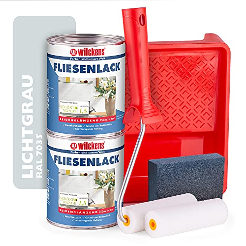 Wilckens Fliesenlack lichtgrau glänzend RAL 7035 - Fliesenfarbe grau 750ml im 2er Set mit Malerbügel inkl. 2 Lackwalzen, Farbwanne & Schleifschwamm zum Fliesen streichen für ca. 16 qm von DECOSUPPLY