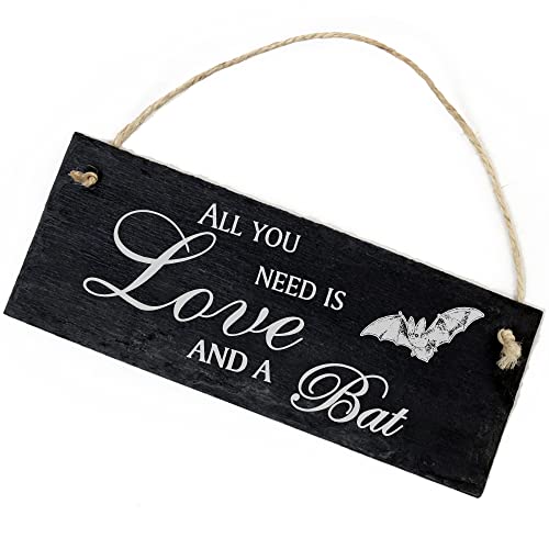 Schiefertafel Deko fliegende Fledermaus Schild 22 x 8 cm - All you need is Love and a Bat - Wanddeko Dekoration Türschild von DEKO-LANDO