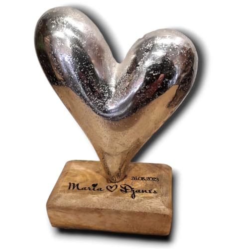 DEKOGURU Personalisiertes Herz mit Wunschtext Gravur auf Holzsockel als persönliches Geschenk von DEKOGURU