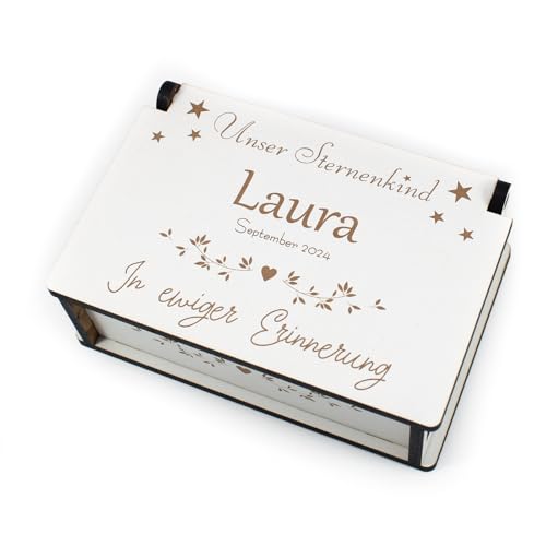 DEKOLANDO Holzbox personalisiert Sternenkind mit Name und Datum - Trauer Box Andenken Gedenken - In ewiger Erinnerung - 15 x 10 cm DEKOLANDO Holzbox personalisiert Sternenkind mit Name und Datum - Trauer Box Andenken Gedenken - In ewiger Erinnerung - 15 x 10 cm von DEKOLANDO