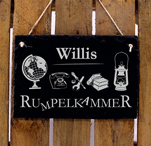 Dekolando Rumpelkammer Schild personalisiert mit Wunschnamen Türschild Schiefer Gravur Dekoschild Keller Dachboden Kammer 22 x 16 cm von DEKOLANDO