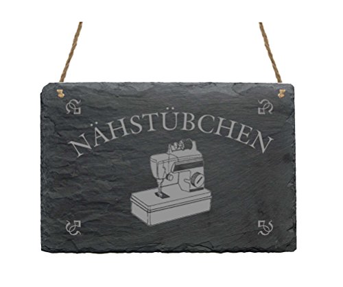 Schiefertafel « NÄHSTÜBCHEN » Schild mit Motiv Nähmaschine - Dekoschild Türschild Türdeko - Nähen Schneider Schneiderei Schiefertafel « NÄHSTÜBCHEN » Schild mit Motiv Nähmaschine - Dekoschild Türschild Türdeko - Nähen Schneider Schneiderei von DEKOLANDO