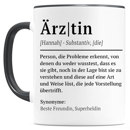 Ärztin Tasse personalisiert mit Namen Definition Arzt Geschenk Medizin Kaffeetasse aus Keramik 330 ml von DEL MÀ Unique & Personal