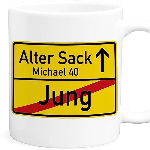 Alter Sack Tasse mit Ortsschild 60. Geburtstag Mann personalisiert 40 50 Geburtstagsgeschenk für Männer Kaffeetasse aus Keramik 330 ml von DEL MÀ Unique & Personal