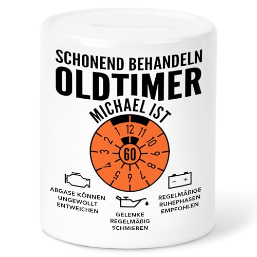 Oldtimer Spardose 60. Geburtstag Geldgeschenk Verpackung personalisiert mit Namen Geld Geschenk für Männer Geburtstagsgeschenk Sparbüchse Sparschwein aus Keramik (60) von DEL MÀ Unique & Personal