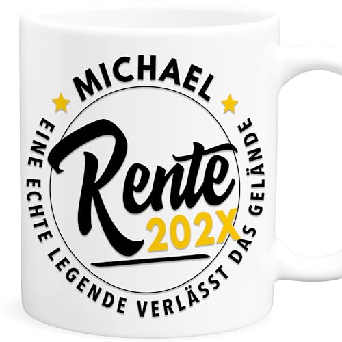 Rentner Tasse personalisiertes Renteneintritt Geschenk zur Rente Rentnerin "Eine Legende verlässt das Gelände" Abschiedsgeschenk Kollege Abschied Kollegin Kaffeetasse aus Keramik (Gelb) von DEL MÀ Unique & Personal