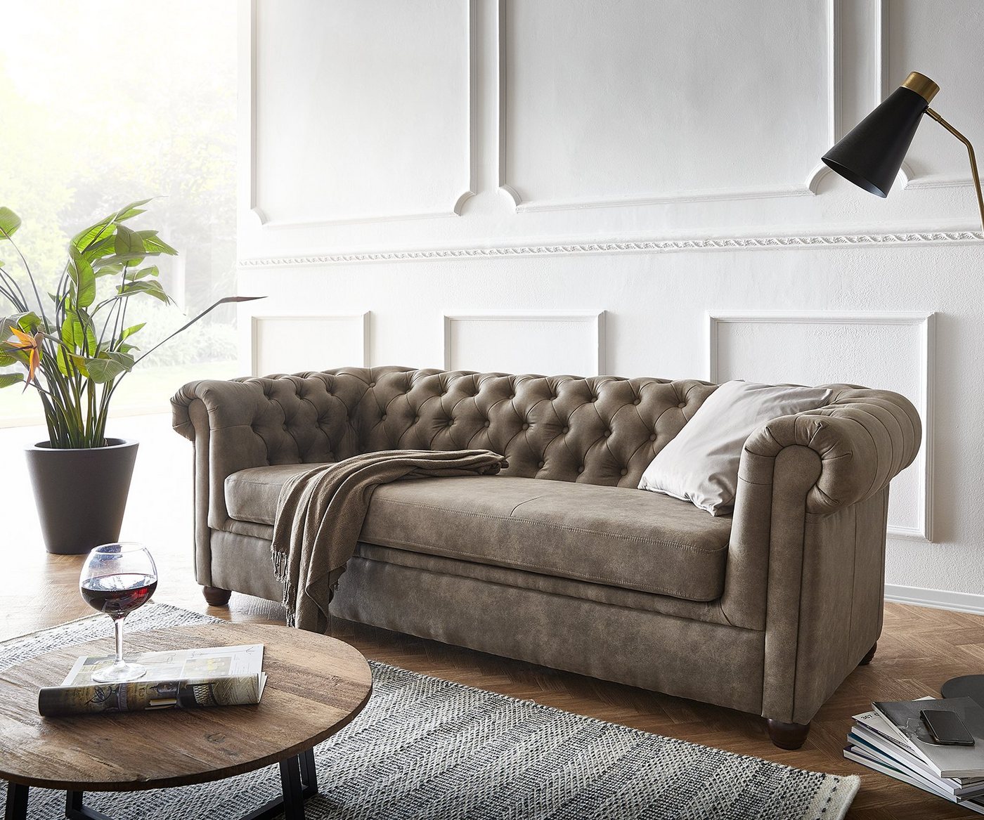 DELIFE 3-Sitzer Chesterfield, 3-Sitzer Vintage Taupe Abgesteppt DELIFE 3-Sitzer Chesterfield, 3-Sitzer Vintage Taupe Abgesteppt von DELIFE