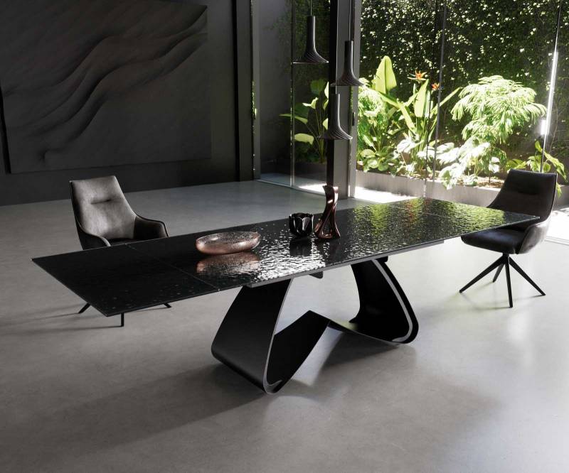 Esstisch Edge 200-300x100 Reliefglas Rauchschwarz 3D-Design W-Gestell Schwarz ausziehbar von DELIFE