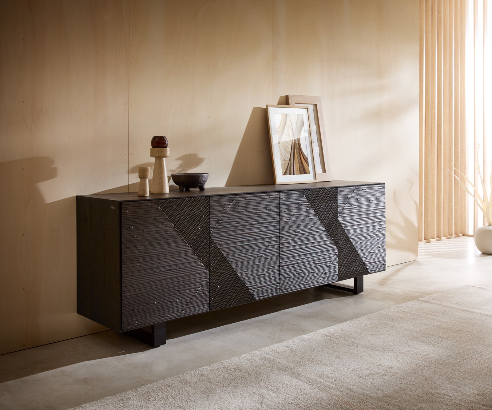 Sideboard Tereos 200 cm Esche Dunkelbraun 3D Effekt 4 Türen Kufe Metall Schwarz Sideboard Tereos 200 cm Esche Dunkelbraun 3D Effekt 4 Türen Kufe Metall Schwarz von DELIFE