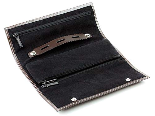 DELMON VARONE - Personalisierbare Schmuckrolle Cambridge Top Grain Leder braun, Schmuck Reiseetui mit Druckknopfverschluss & Velourfutter, Etui mit 3 Reißverschlussfächer & Ringhalter personalisiert DELMON VARONE - Personalisierbare Schmuckrolle Cambridge Top Grain Leder braun, Schmuck Reiseetui mit Druckknopfverschluss & Velourfutter, Etui mit 3 Reißverschlussfächer & Ringhalter personalisiert von DELMON VARONE - FINE LEATHERGOODS MADE IN GERMANY