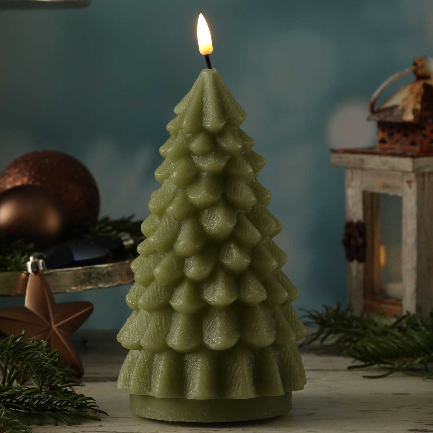 LED Kerze Tannenbaum - Echtwachs - flackernde 3D Flamme - H: 18cm - D: 10cm - hellgrün LED Kerze Tannenbaum - Echtwachs - flackernde 3D Flamme - H: 18cm - D: 10cm - hellgrün von DELUXE Homeart