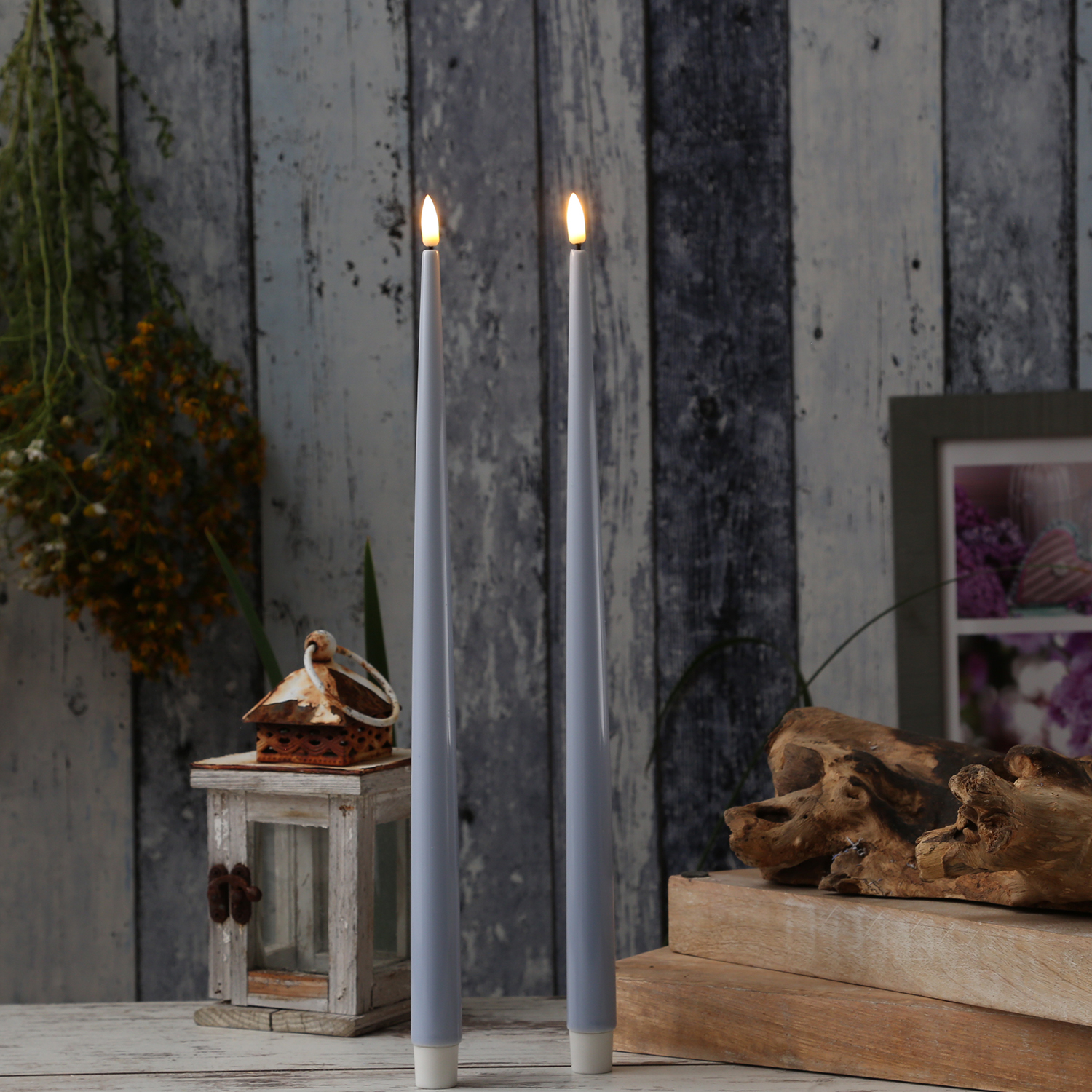 LED Stabkerzen ELLA - Echtwachs - realistische 3D Flamme - H: 38cm - hellblau - 2 Stück LED Stabkerzen ELLA - Echtwachs - realistische 3D Flamme - H: 38cm - hellblau - 2 Stück von DELUXE Homeart