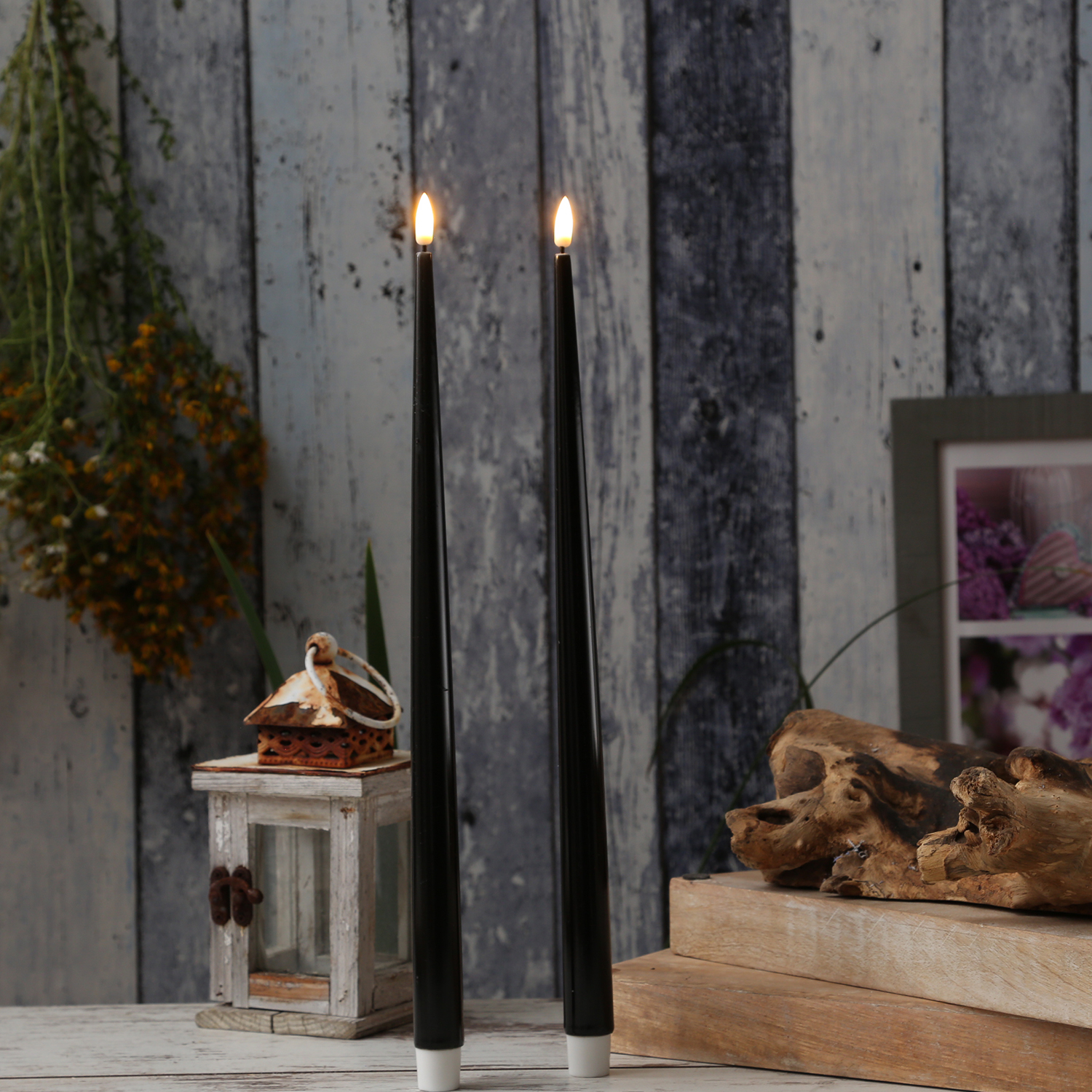 LED Stabkerzen ELLA - Echtwachs - realistische 3D Flamme - H: 38cm - schwarz - 2 Stück LED Stabkerzen ELLA - Echtwachs - realistische 3D Flamme - H: 38cm - schwarz - 2 Stück von DELUXE Homeart