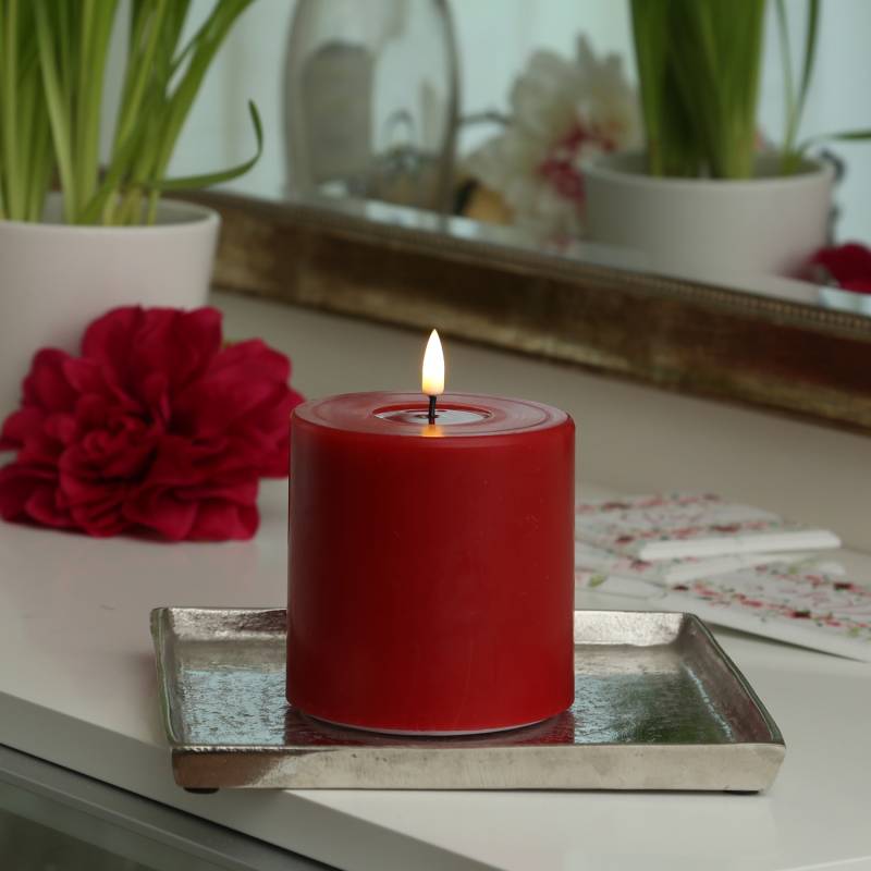 LED Stumpenkerze MIA - Echtwachs - realistische 3D Flamme - H: 10cm - D: 10cm - rot von DELUXE Homeart