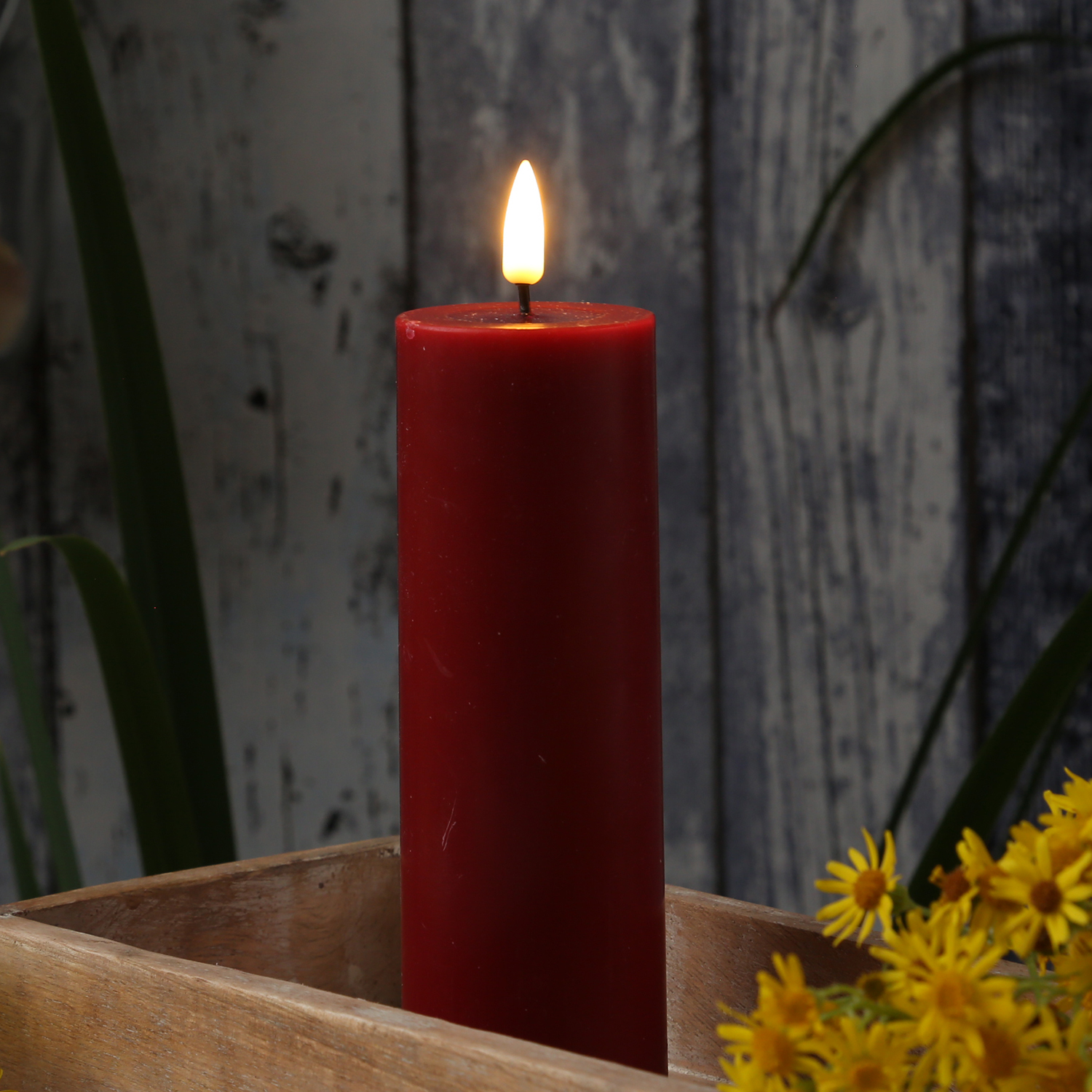 LED Stumpenkerze MIA - Echtwachs - realistische 3D Flamme - H: 15cm - D: 5cm - bordeauxrot LED Stumpenkerze MIA - Echtwachs - realistische 3D Flamme - H: 15cm - D: 5cm - bordeauxrot von DELUXE Homeart