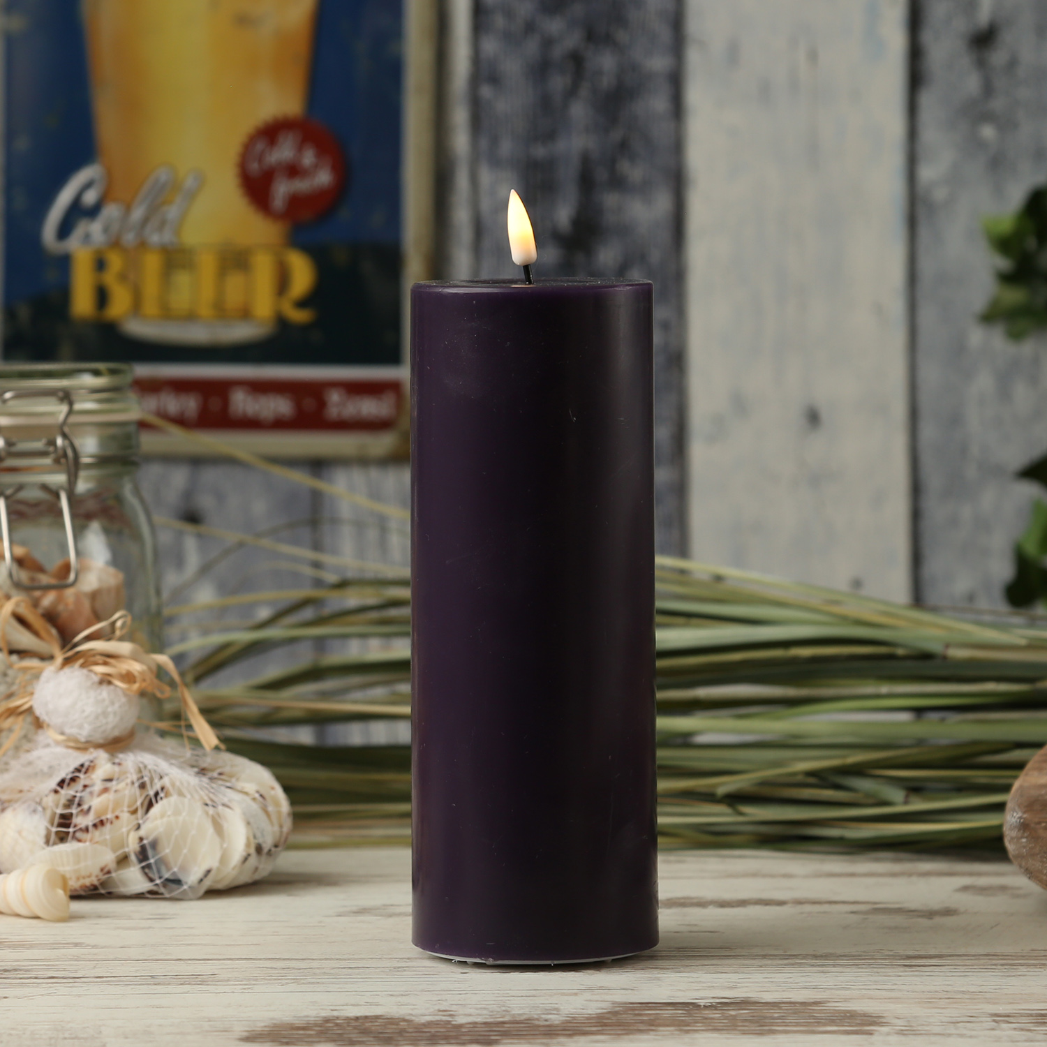 LED Stumpenkerze MIA - Echtwachs - realistische 3D Flamme - H: 20cm - D: 7,5cm - dunkellila LED Stumpenkerze MIA - Echtwachs - realistische 3D Flamme - H: 20cm - D: 7,5cm - dunkellila von DELUXE Homeart