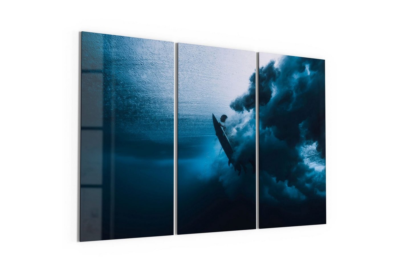 DEQORI Glasbild 'Surfer taucht Unterwasser', 'Surfer taucht Unterwasser', Glas Wandbild Bild schwebend modern von DEQORI